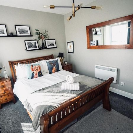 A Stylish 2 Bed Apartment In Cobh Town - Lux Stay Luaran gambar