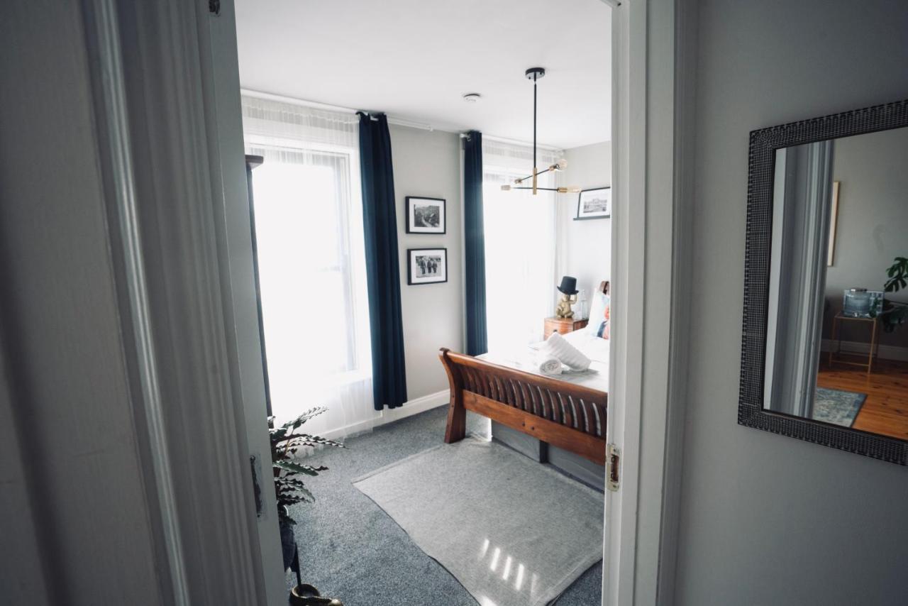 A Stylish 2 Bed Apartment In Cobh Town - Lux Stay Luaran gambar