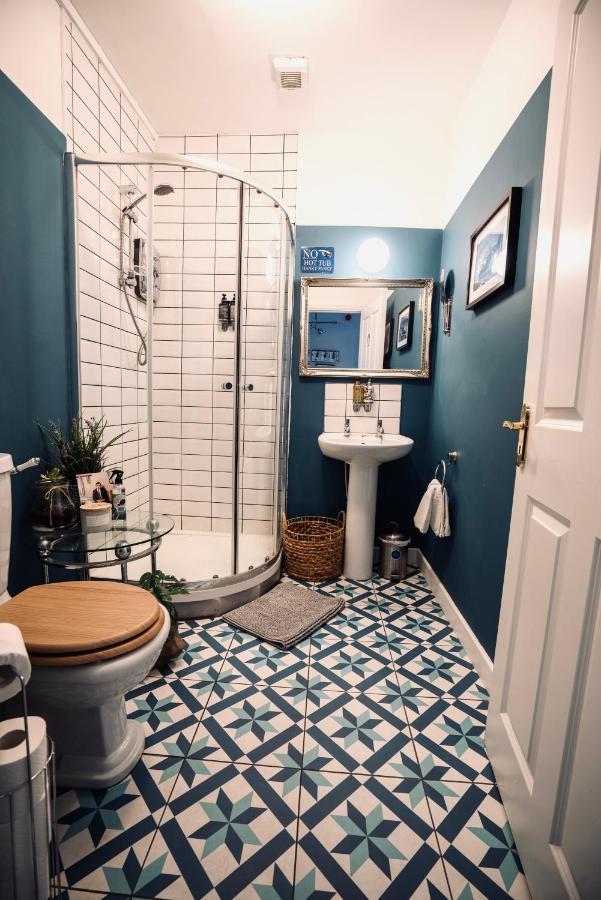A Stylish 2 Bed Apartment In Cobh Town - Lux Stay Luaran gambar