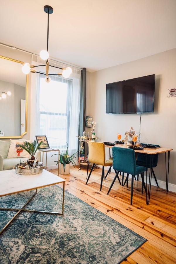 A Stylish 2 Bed Apartment In Cobh Town - Lux Stay Luaran gambar