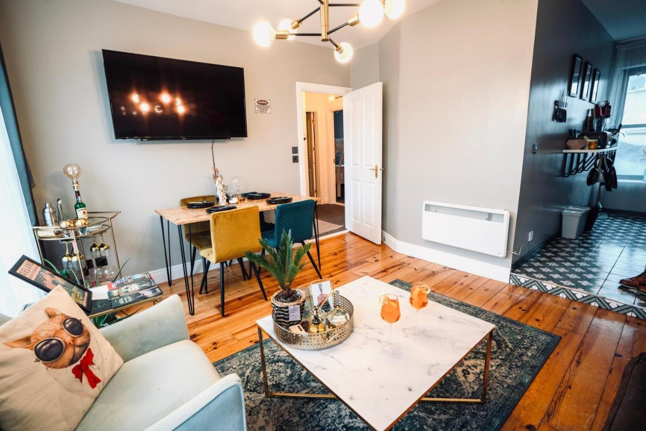 A Stylish 2 Bed Apartment In Cobh Town - Lux Stay Luaran gambar